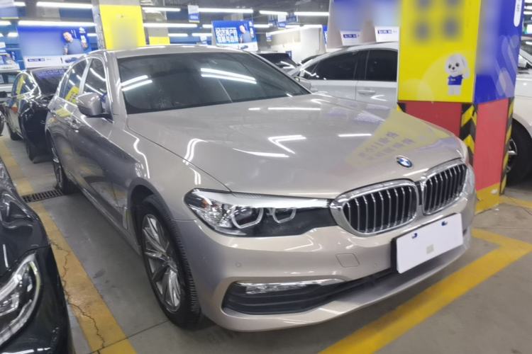 Used BMW 5 Series 2018 528Li Launch Special Edition Front Right 45 Deg