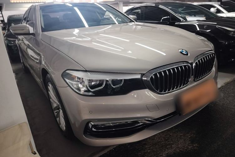 Used BMW 5 Series 2018 525Li Luxury Package Front Right 45 Deg