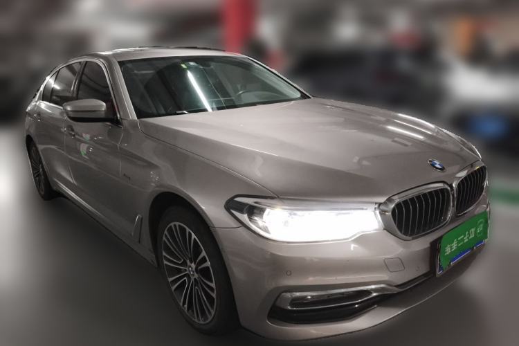 Used BMW 5 Series 2018 530Li Luxury Edition Premium Package Front Right 45 Deg