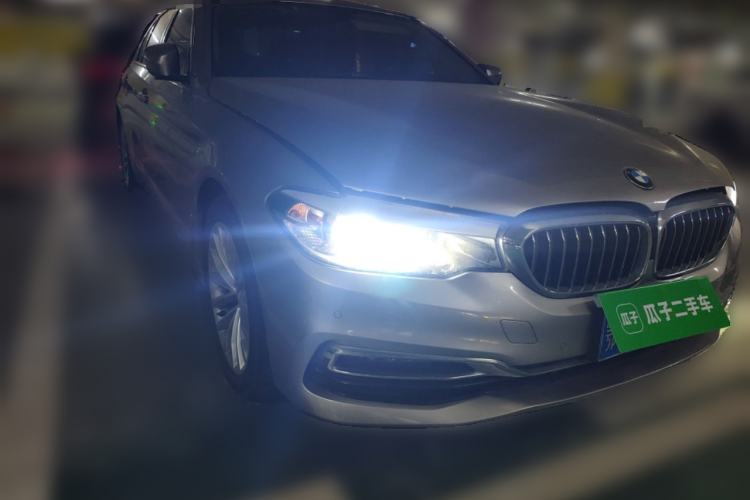 Used BMW 5 Series 2018 525Li Luxury Package Front Right 45 Deg