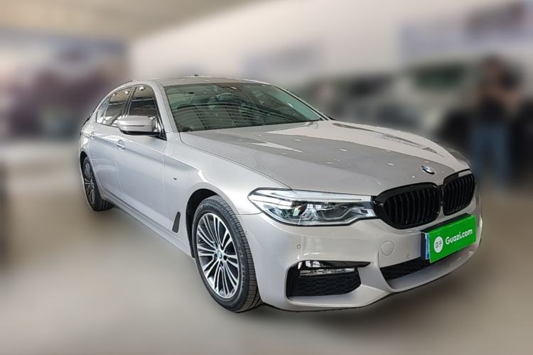 Used BMW 5 Series 2018 Facelifted 530Li Luxury Edition Premium Package Front Right 45 Deg