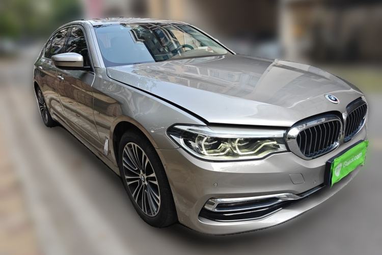 Used BMW 5 Series 2018 530Li Luxury Edition Premium Package Front Right 45 Deg