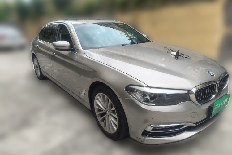Used BMW 5 Series 2018 Facelifted 530Li xDrive Luxury Package Front Right 45 Deg