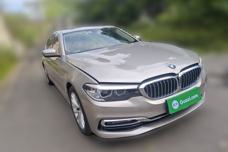 Used BMW 5 Series 2018 525Li Luxury Package Front Right 45 Deg