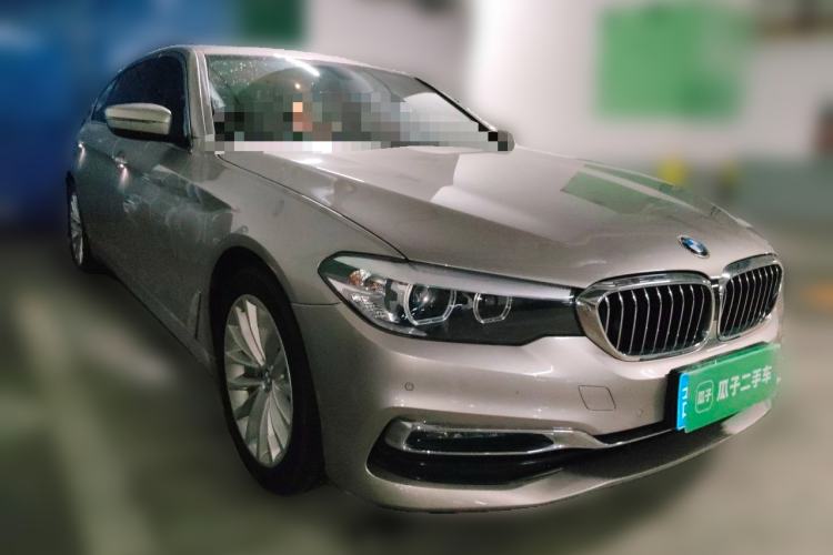 Used BMW 5 Series 2018 Facelifted 530Li xDrive Luxury Package Front Right 45 Deg