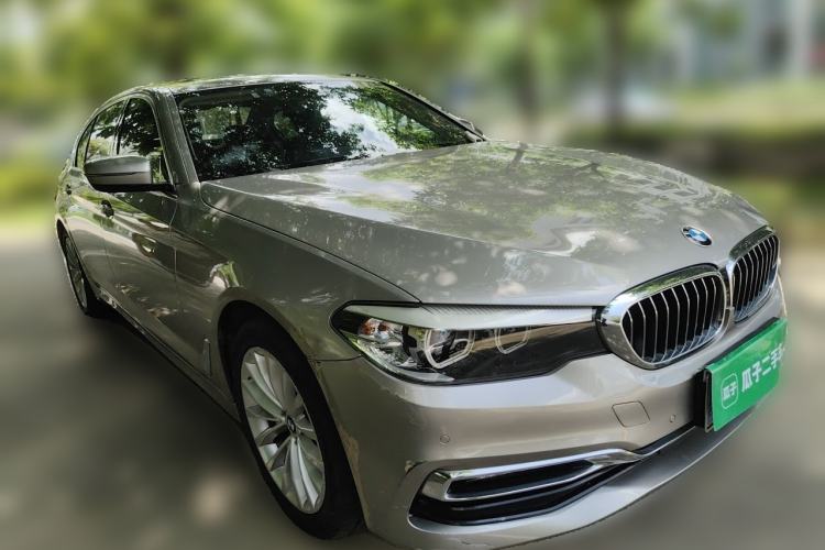 Used BMW 5 Series 2018 525Li Luxury Package Front Right 45 Deg