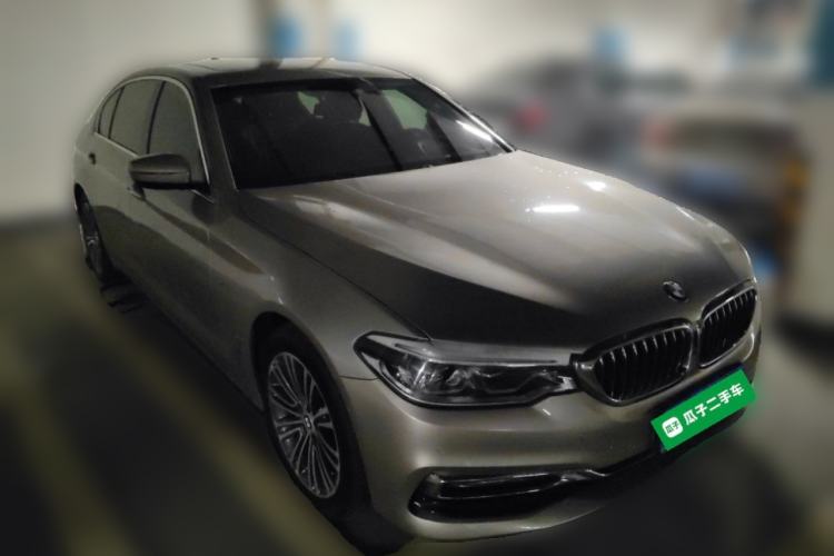 Used BMW 5 Series 2018 Facelifted 530Li Luxury Edition Premium Package Front Right 45 Deg