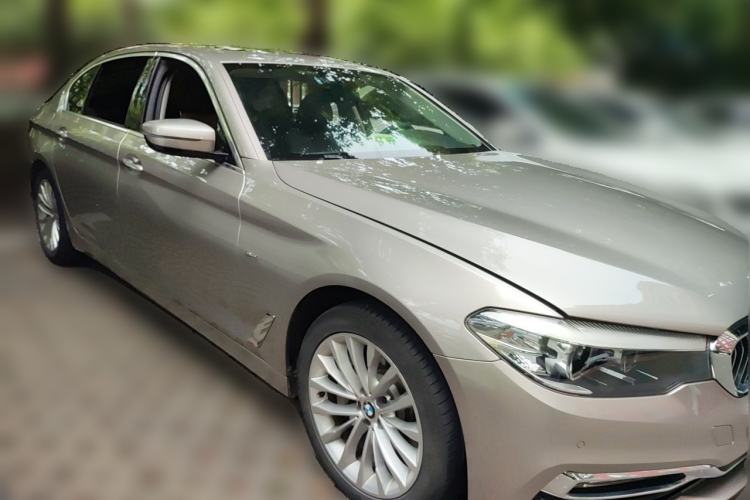 Used BMW 5 Series 2018 530Li Leading Edition Luxury Package Front Right 45 Deg