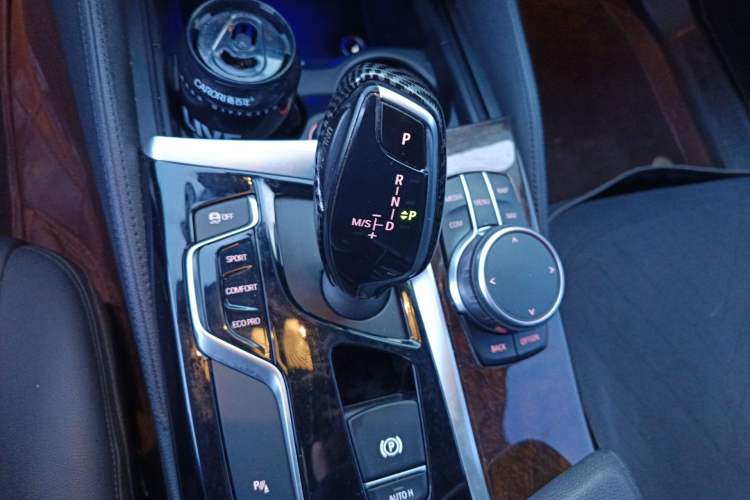 Used BMW 5 Series 2018 525Li Luxury Package Gear Lever
