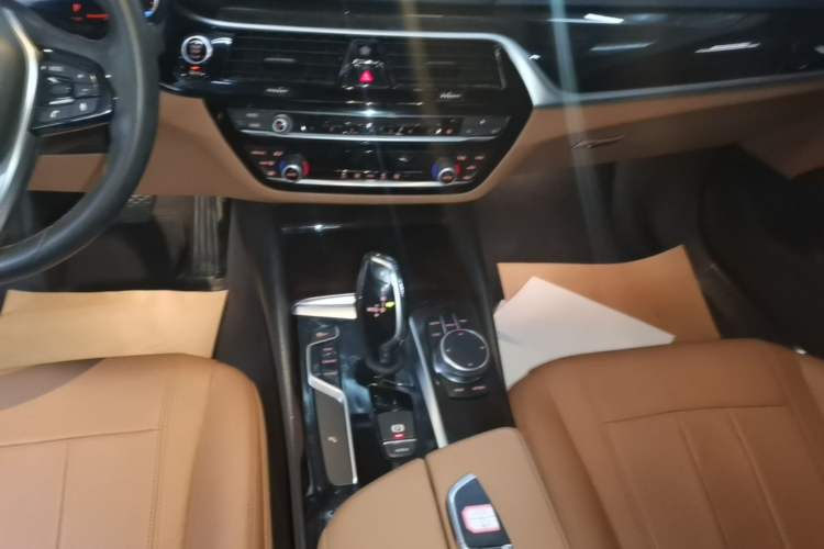 Used BMW 5 Series 2018 528Li Launch Special Edition Gear Lever
