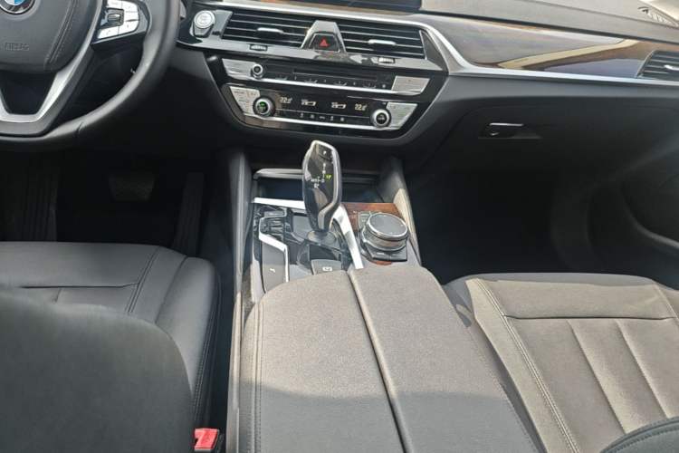 Used BMW 5 Series 2018 525Li Luxury Package Gear Lever