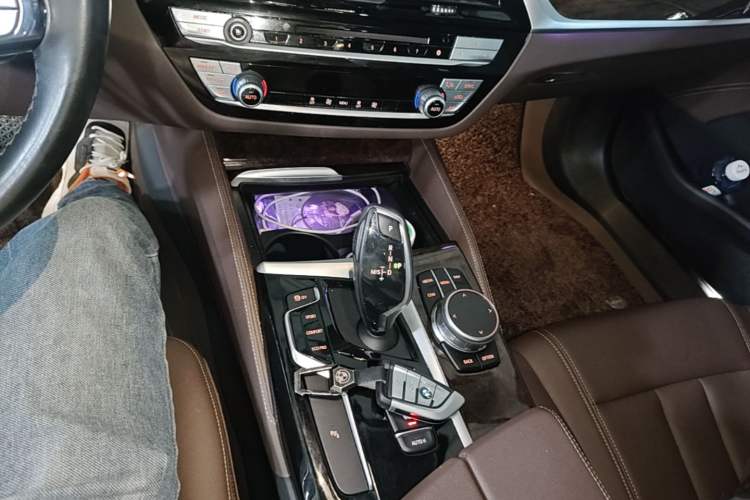 Used BMW 5 Series 2018 525Li Luxury Package Gear Lever