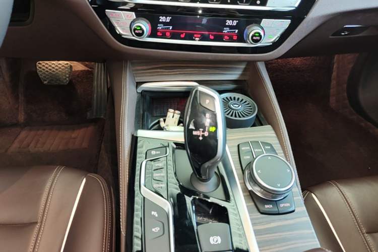 Used BMW 5 Series 2018 Facelifted 530Li Luxury Edition Premium Package Gear Lever