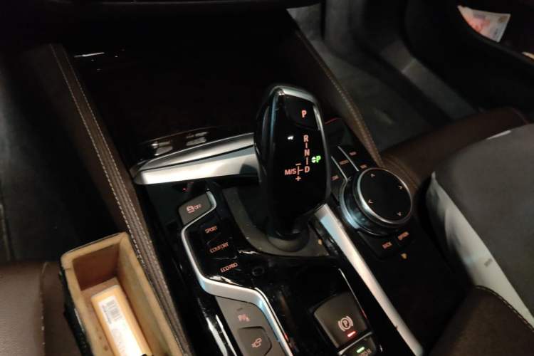 Used BMW 5 Series 2018 525Li Luxury Package Gear Lever