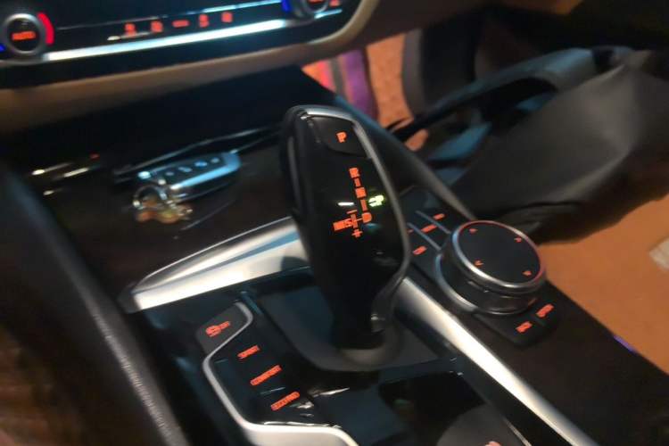 Used BMW 5 Series 2018 528Li Launch Special Edition Gear Lever