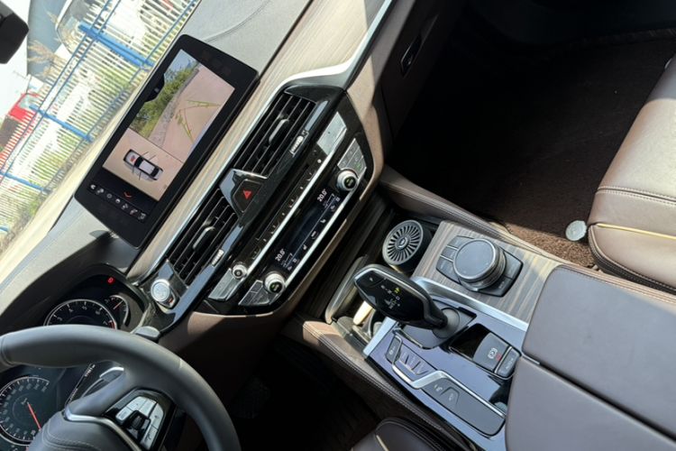 Used BMW 5 Series 2018 Facelifted 530Li Luxury Edition Premium Package Interior 2