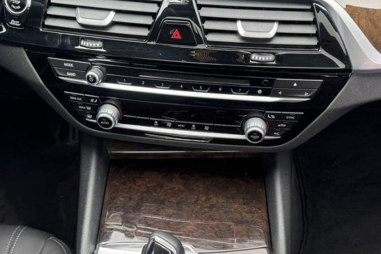 Used BMW 5 Series 2018 528Li Launch Special Edition Interior 2