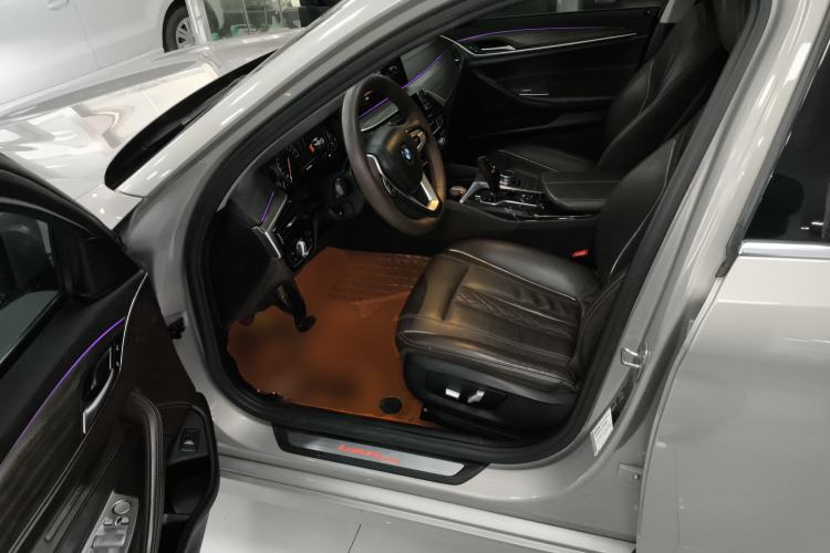 Used BMW 5 Series 2018 530Li Leading Edition Luxury Package Interior 3