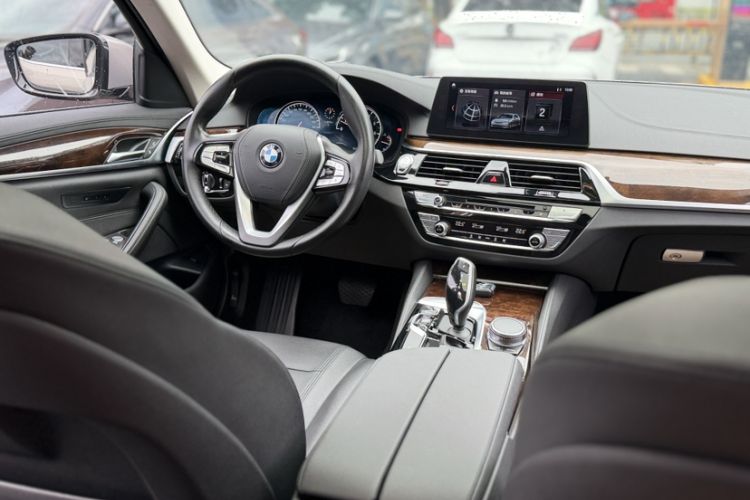 Used BMW 5 Series 2018 525Li Luxury Package Interior 3