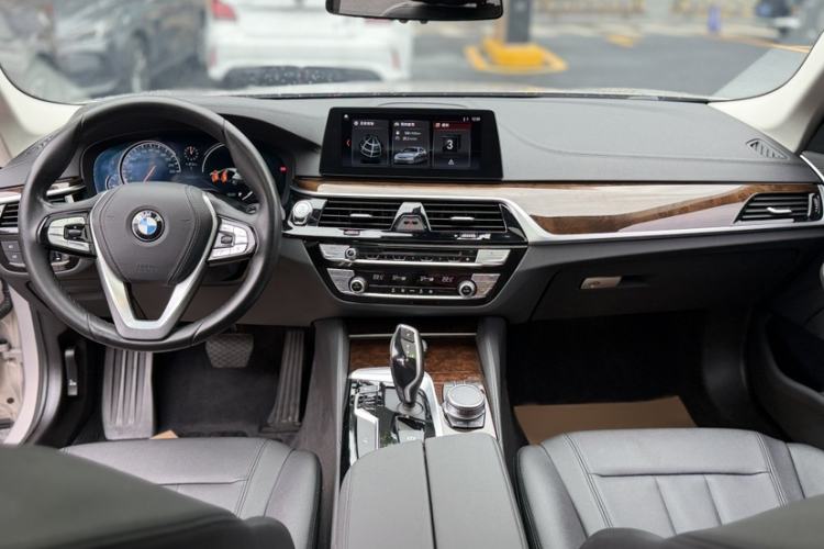 Used BMW 5 Series 2018 525Li Luxury Package Interior 5