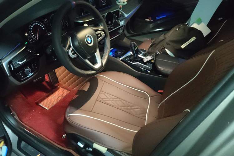 Used BMW 5 Series 2018 Facelifted 530Li xDrive Luxury Package Left Front Seat