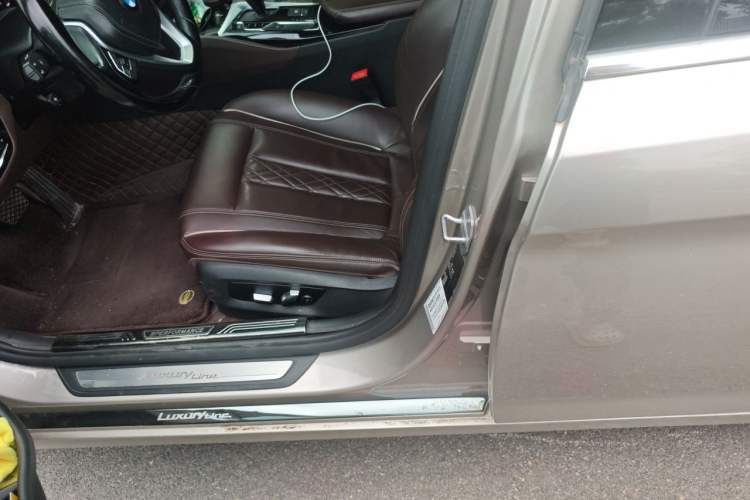 Used BMW 5 Series 2018 Facelifted 530Li Luxury Edition Premium Package Left Front Seat