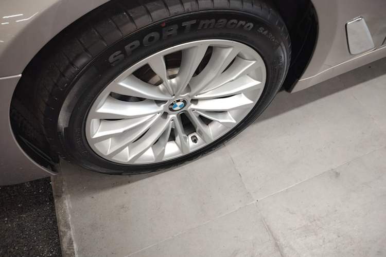 Used BMW 5 Series 2018 525Li Luxury Package Left Front Wheel Hub
