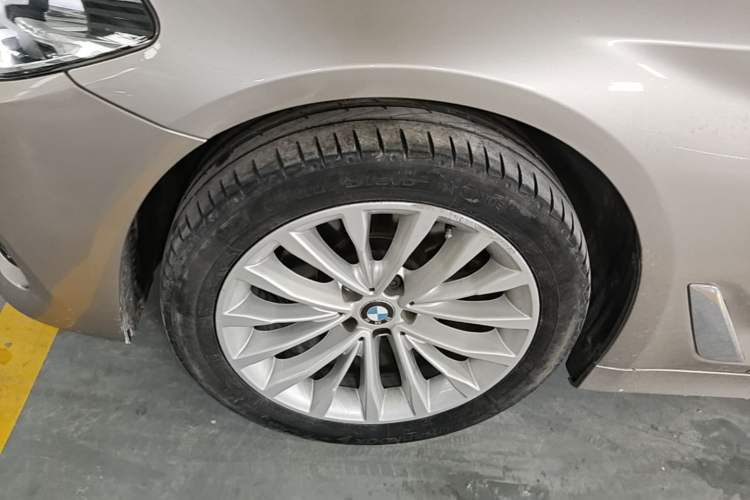 Used BMW 5 Series 2018 525Li Luxury Package Left Front Wheel Hub