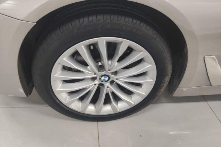 Used BMW 5 Series 2018 525Li Luxury Package Left Front Wheel Hub