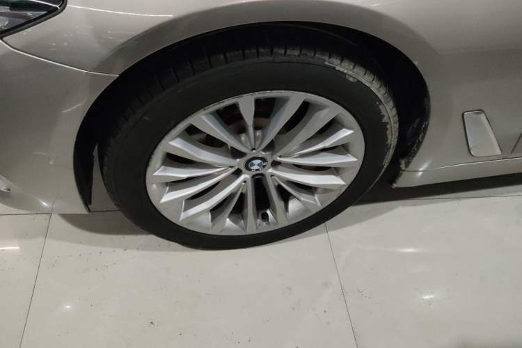 Used BMW 5 Series 2018 530Li Leading Edition Luxury Package Left Front Wheel Hub