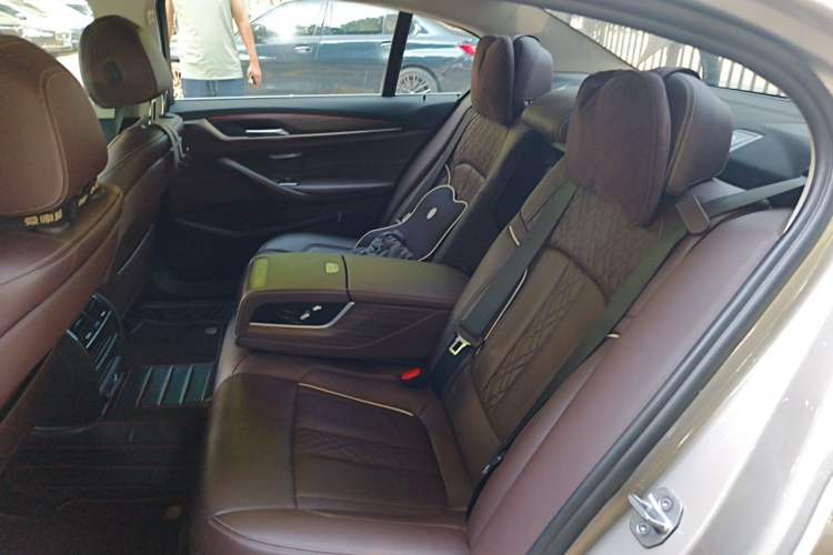 Used BMW 5 Series 2018 Facelifted 530Li xDrive Luxury Package Left Rear Seat