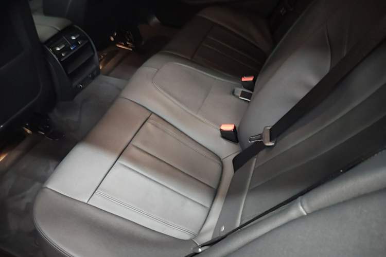 Used BMW 5 Series 2018 525Li Luxury Package Left Rear Seat