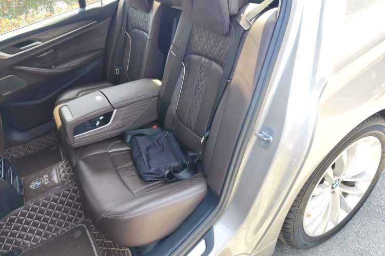 Used BMW 5 Series 2018 530Li Leading Edition Luxury Package Left Rear Seat