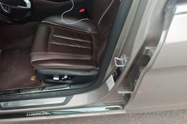 Used BMW 5 Series 2018 Facelifted 530Li Luxury Edition Premium Package Left Rear Seat