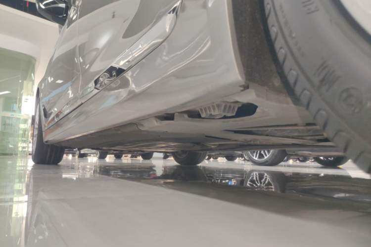 Used BMW 5 Series 2018 525Li Luxury Package Left Side Sill