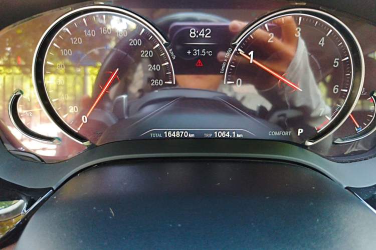Used BMW 5 Series 2018 Facelifted 530Li xDrive Luxury Package Odometer Close Up