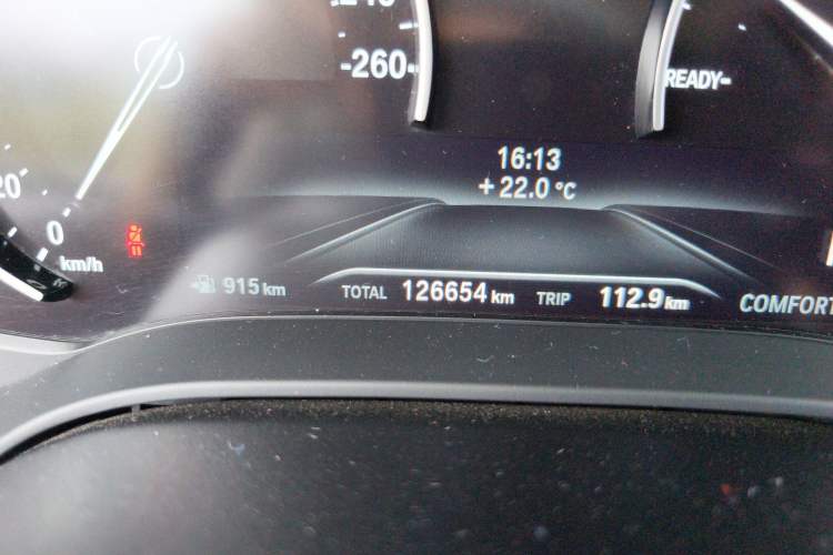 Used BMW 5 Series 2018 528Li Launch Special Edition Odometer Close Up