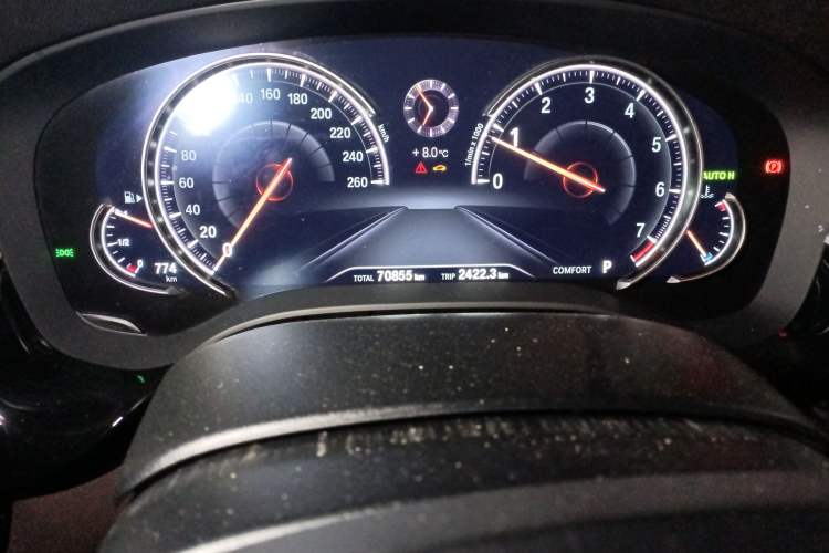 Used BMW 5 Series 2018 525Li Luxury Package Odometer Close Up