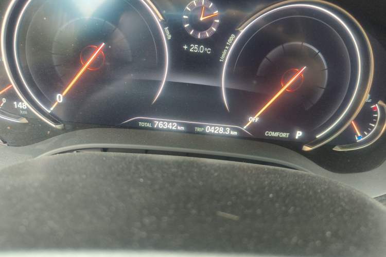 Used BMW 5 Series 2018 Facelifted 530Li xDrive Luxury Package Odometer Close Up