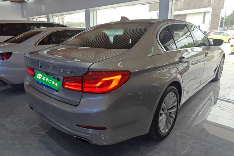 Used BMW 5 Series 2018 525Li Luxury Package Rear Right 45 Deg