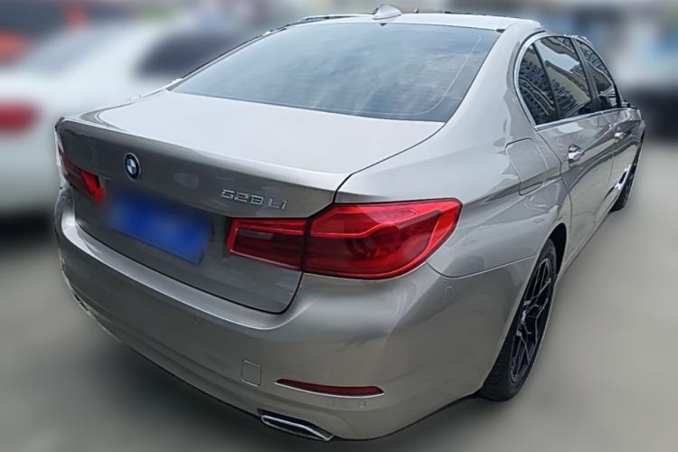 Used BMW 5 Series 2018 528Li Launch Special Edition Rear Right 45 Deg