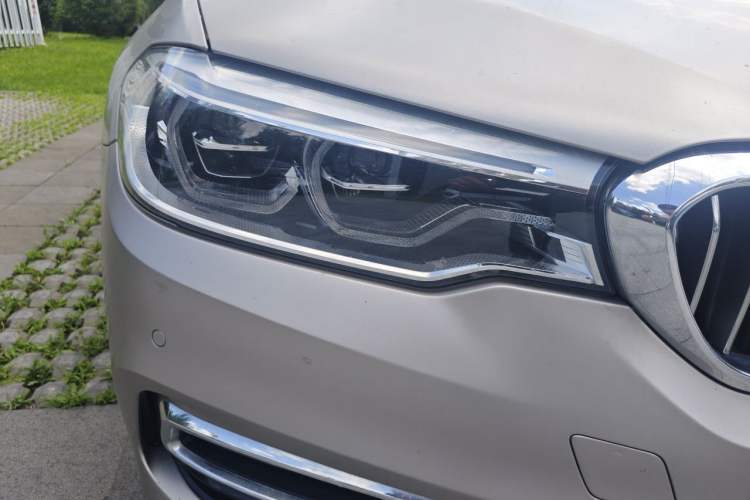 Used BMW 5 Series 2018 530Li Luxury Edition Premium Package Right Front Headlight