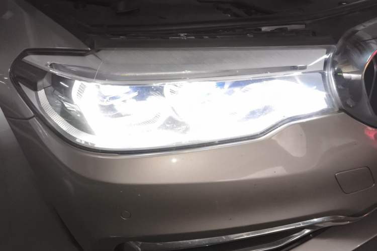 Used BMW 5 Series 2018 530Li Luxury Edition Premium Package Right Front Headlight
