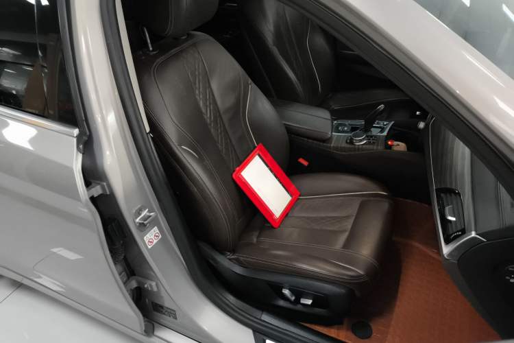 Used BMW 5 Series 2018 530Li Leading Edition Luxury Package Right Front Seat