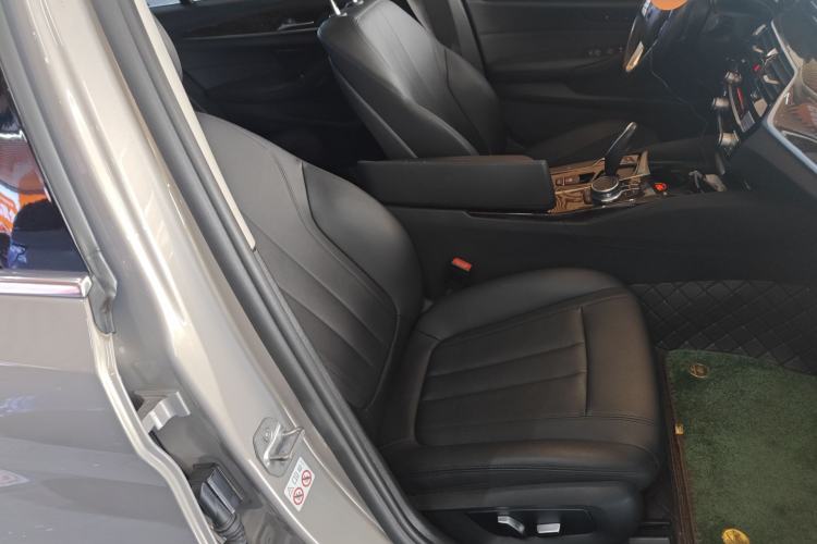 Used BMW 5 Series 2018 525Li Luxury Package Right Front Seat