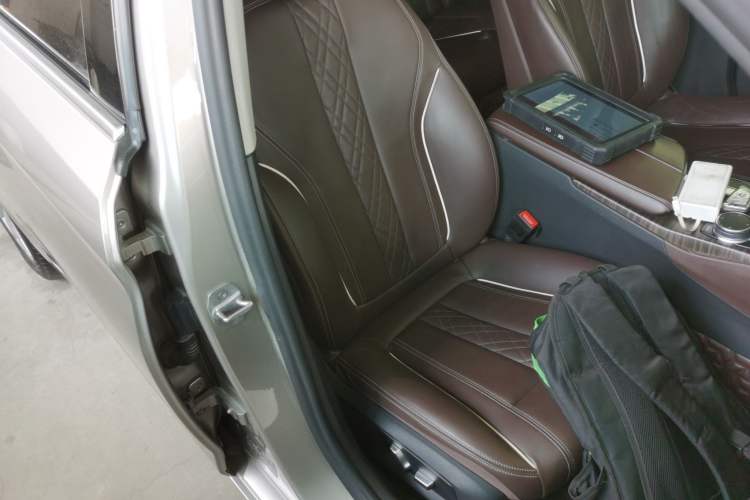 Used BMW 5 Series 2018 530Li xDrive Luxury Package Right Front Seat