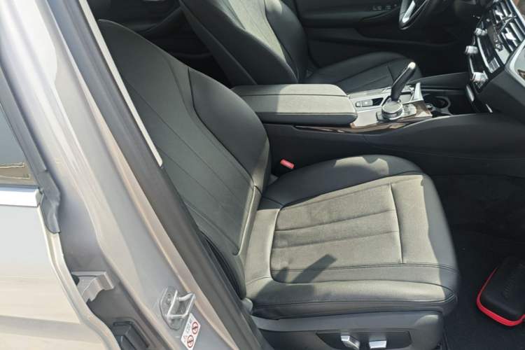 Used BMW 5 Series 2018 525Li Luxury Package Right Front Seat