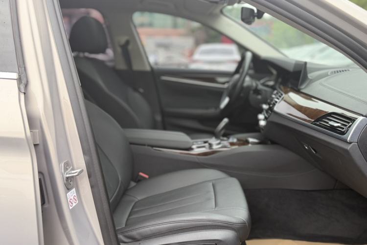 Used BMW 5 Series 2018 525Li Luxury Package Right Front Seat