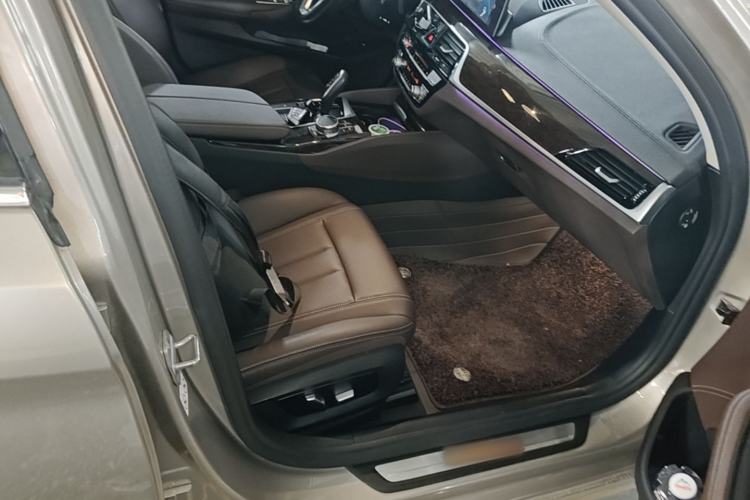 Used BMW 5 Series 2018 525Li Luxury Package Right Front Seat