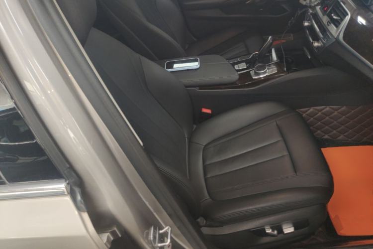 Used BMW 5 Series 2018 525Li Luxury Package Right Front Seat